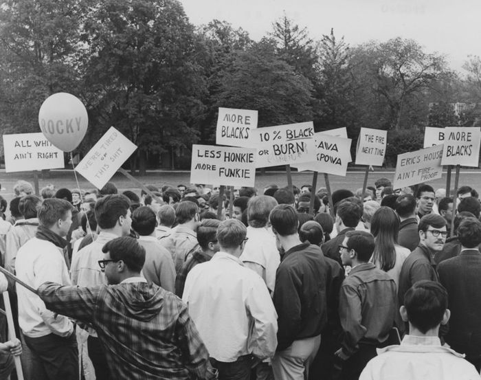 White observers surround black protesters on Old Main in 1968