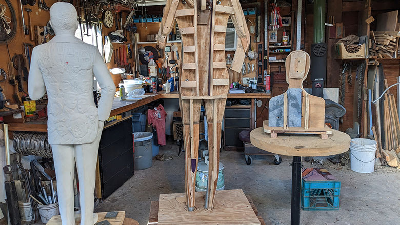Design and build of the armature for enlargement. 