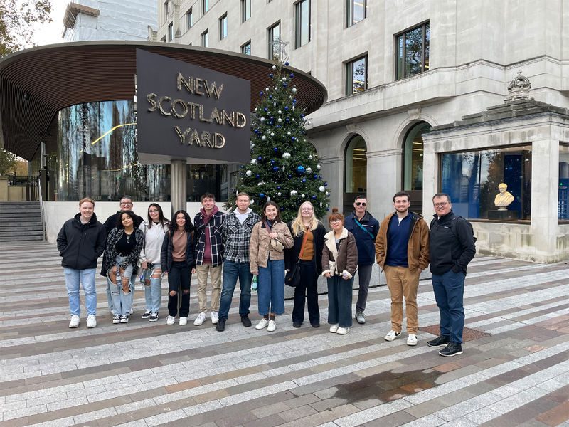 Students of the course CRIMJ 499 Serial Killers and European Criminal Justice next to New Scotland Yard.