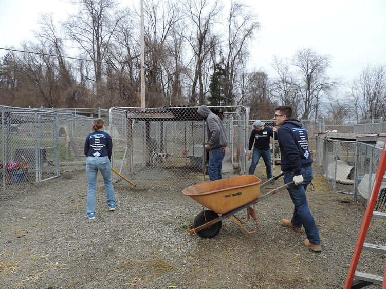 From left are Michelle Yezek, shelter worker Ken Kidd, Marcos Lopez, and Matt Palahunik.